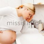 Беременную женщину тошнит