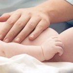 Что делать, когда урчит в животе у новорожденного