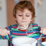 Overeating in children, stomach problems in a child: what could be their cause?