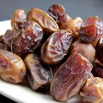 The fruits of the date palm can be eaten in dried, canned, or dried forms; they are often used by confectioners and chefs to prepare compotes, cakes, sauces, and candied fruits.