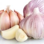 Just like with pancreatitis, cholecystitis prohibits eating garlic.